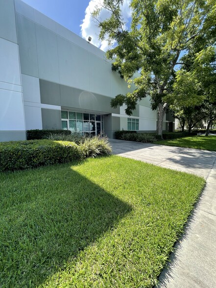 Primary Photo Of 2855 Interstate Dr, Lakeland Research And Development For Lease