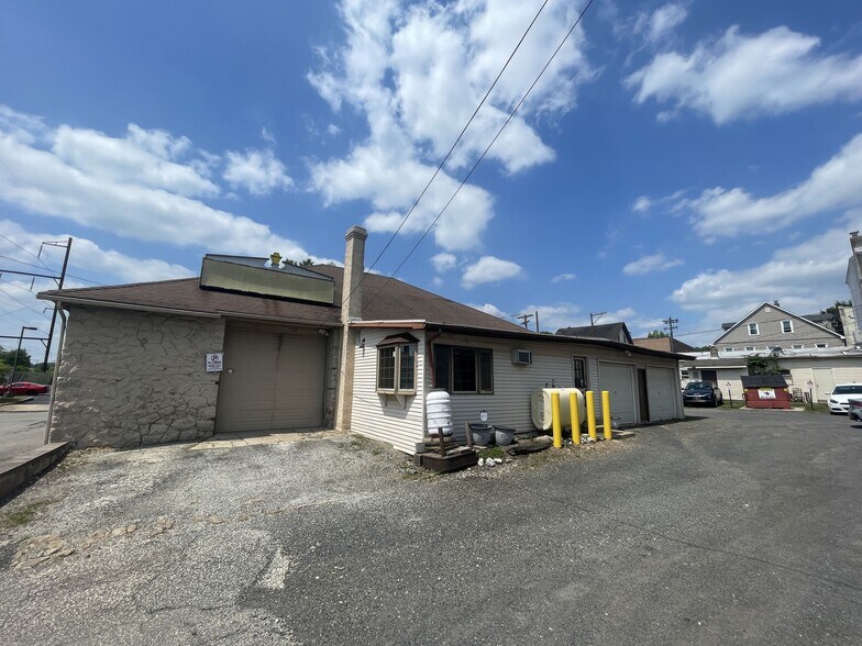 More Photos Of 16-22 N Main St, Ambler Light Manufacturing For Sale