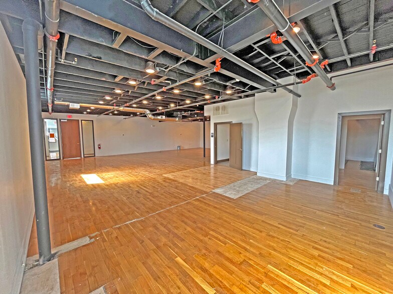 More Photos Of 35 E 1st St, Hinsdale Storefront Retail Office For Sale