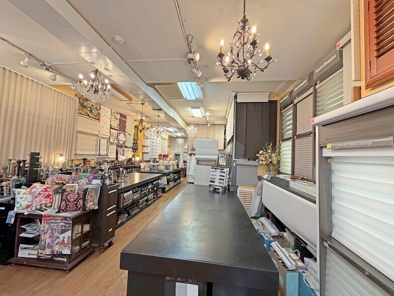 More Photos Of 3722 N Lincoln Ave, Chicago General Retail For Sale