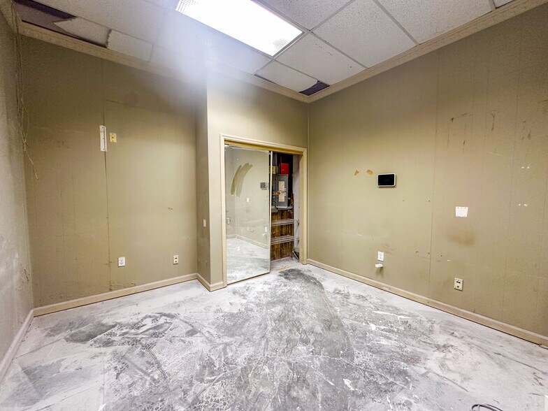 More Photos Of 3105 Memorial Pky NW, Huntsville Warehouse For Sale