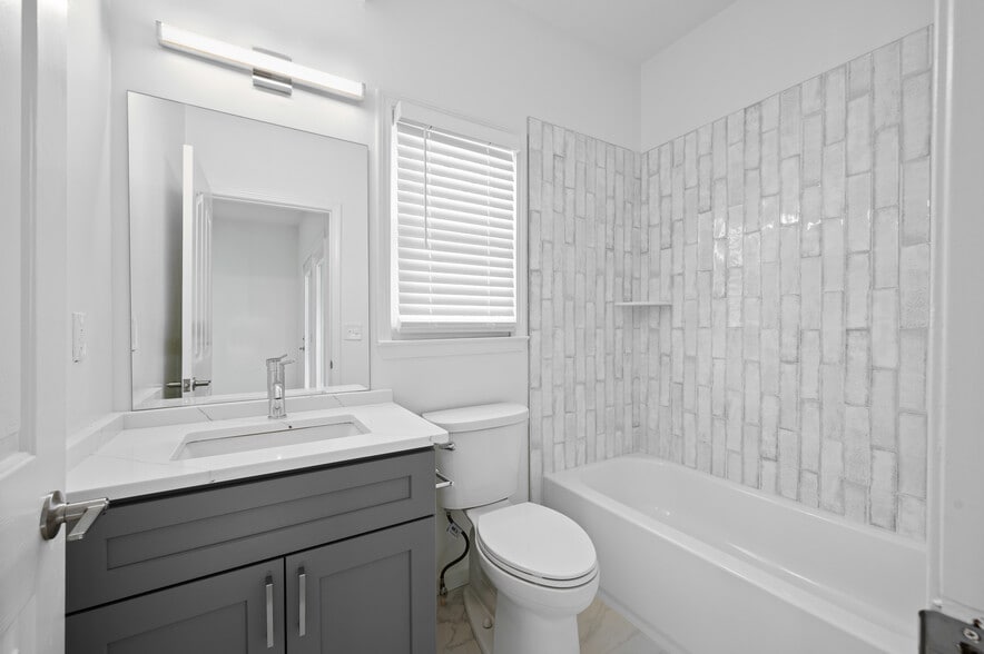 More Photos Of 567 Winton Ter NE, Atlanta Apartments For Sale