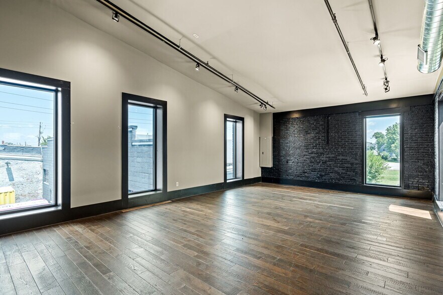 More Photos Of 134 Spring St, Jeffersonville Bar For Sale