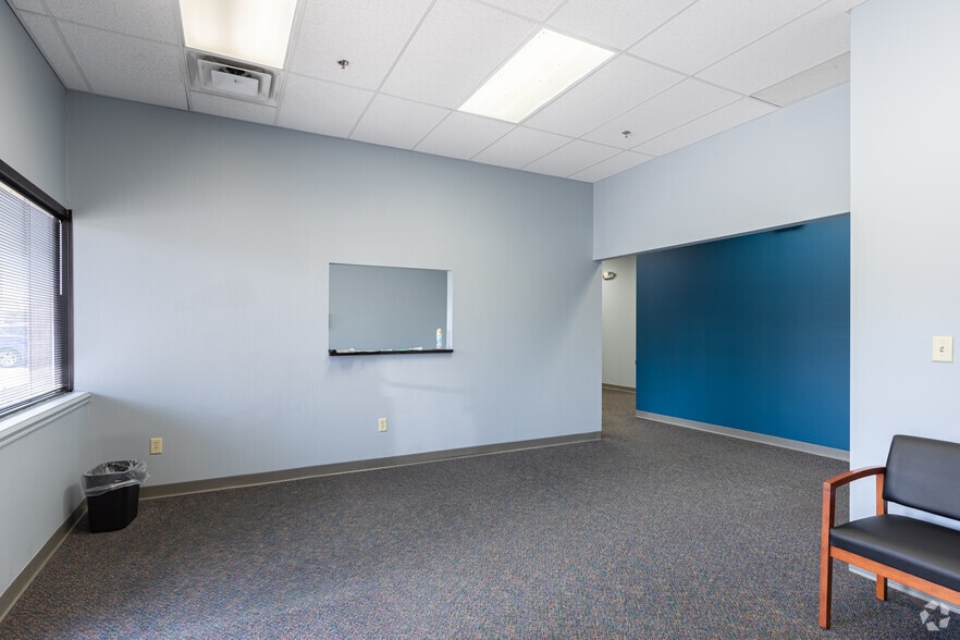More Photos Of 754 Cincinnati Batavia Pike, Cincinnati Flex For Sale