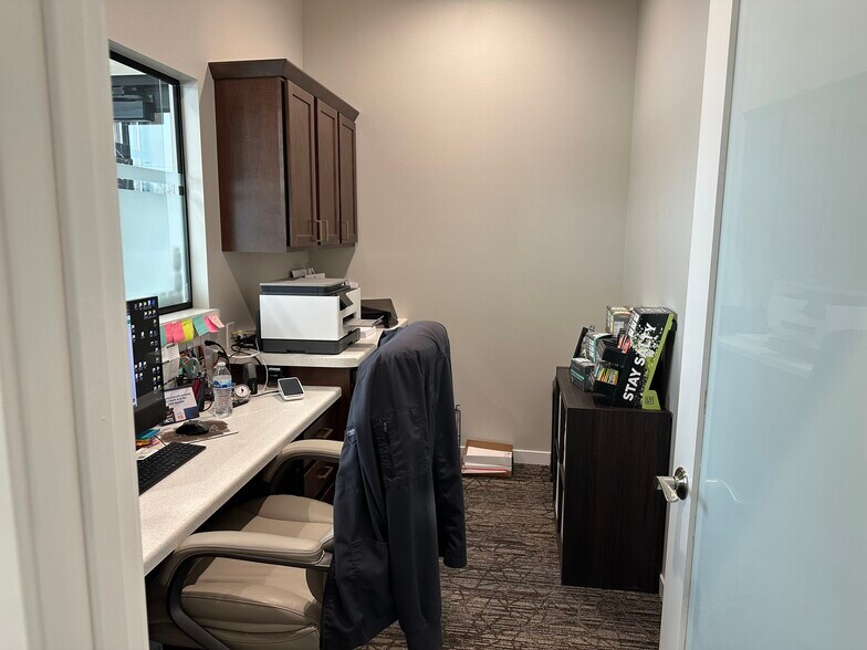 More Photos Of 2450 Post Rd, Plover Office For Lease