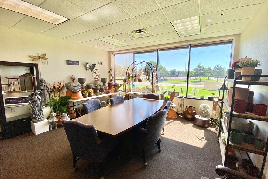 More Photos Of 3101 N 4th Ave, Sioux Falls Flex For Sale