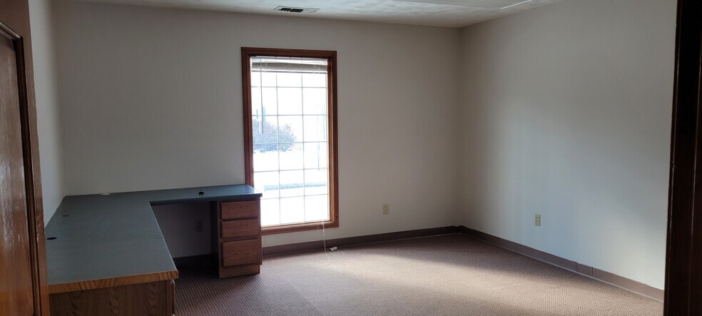 More Photos Of 1300 N Reed Station Rd, Carbondale Industrial For Sale