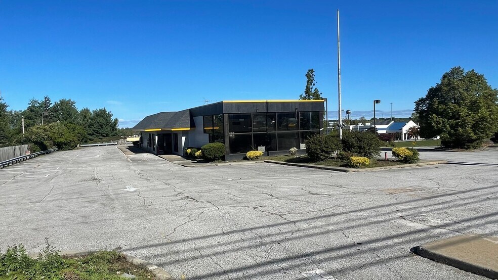 More Photos Of 28711 Euclid Ave, Wickliffe Fast Food For Lease
