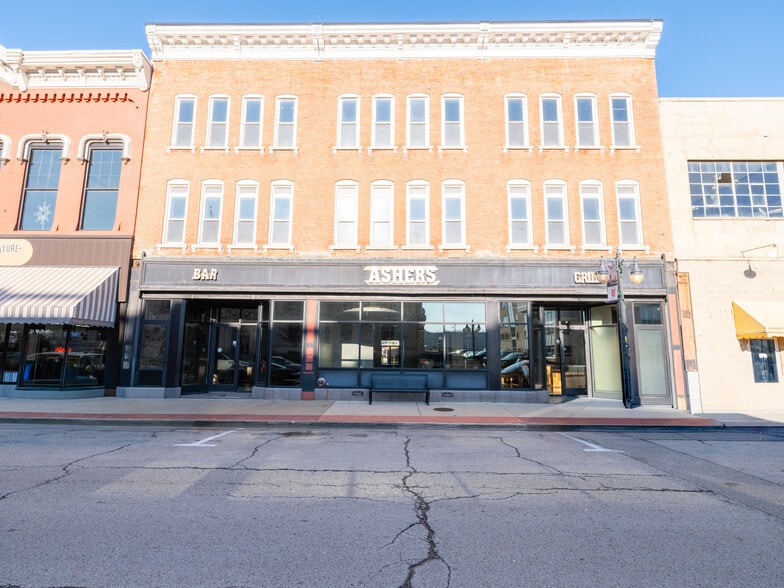 Primary Photo Of 353 Court St, Pekin Storefront Retail Residential For Sale