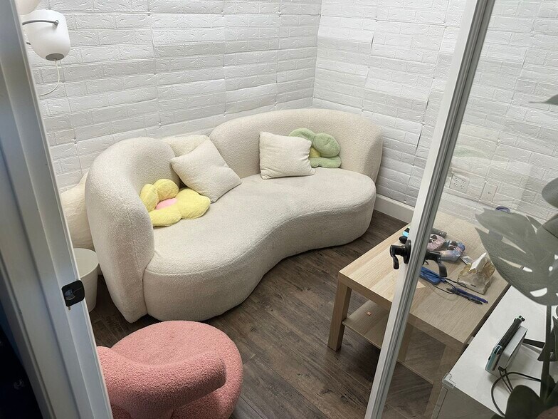 More Photos Of 529 E Valley Blvd, San Gabriel General Retail For Lease