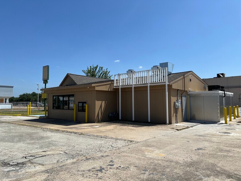More Photos Of 7810 Bellfort Rd, Houston Restaurant For Sale
