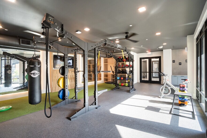 More Photos Of 930 W Mallard Creek Church Rd, Charlotte Apartments For Lease