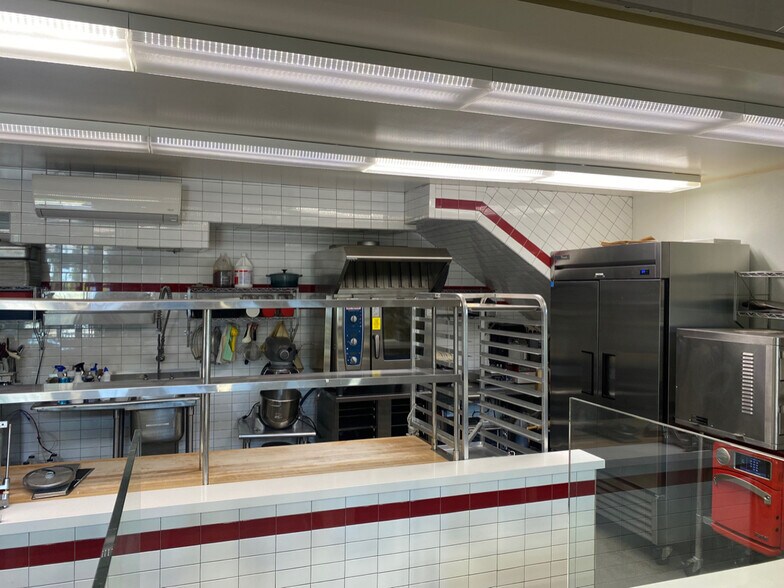 More Photos Of 945 S Boyle Ave, Los Angeles Restaurant For Lease