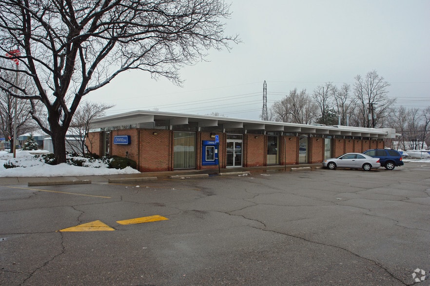 Primary Photo Of 2340 Orchard Lake Rd, Keego Harbor Bank For Sale