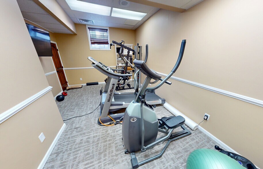 More Photos Of 116 3rd Ave, Radford Office For Lease