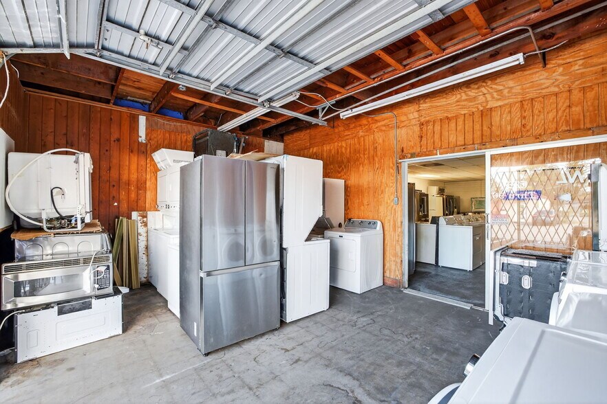 More Photos Of 3928 SW 12th Ct, Fort Lauderdale Manufacturing For Sale