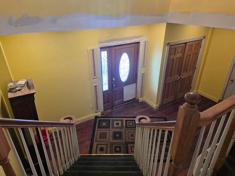 More Photos Of 56 Old State Route 12, Frenchtown Showroom For Sale