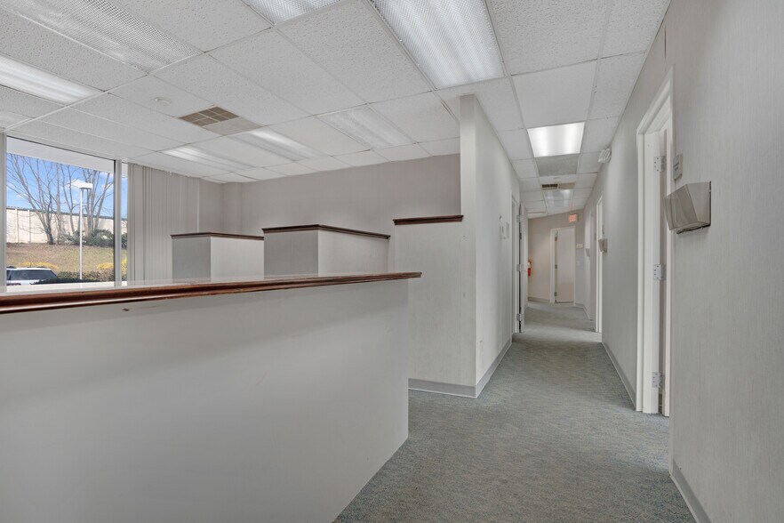 More Photos Of 1656 Oak Tree Rd, Edison Medical For Lease