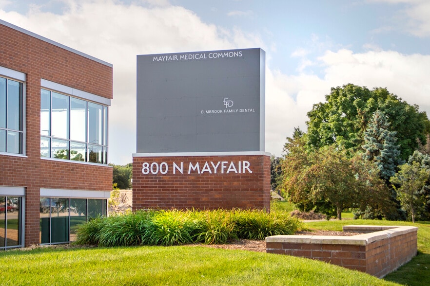 More Photos Of 800 N Mayfair Rd, Wauwatosa Medical For Lease