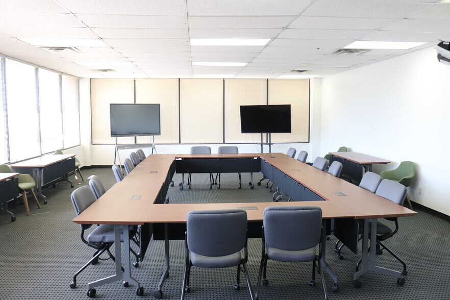 More Photos Of 1903 Central Dr, Bedford Coworking Space