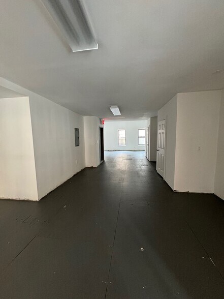 More Photos Of 297 Seventh Ave, New York Storefront Retail Residential For Lease