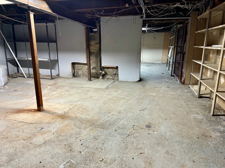 More Photos Of 920 Boul De Maisonneuve E, Montréal General Retail For Sale