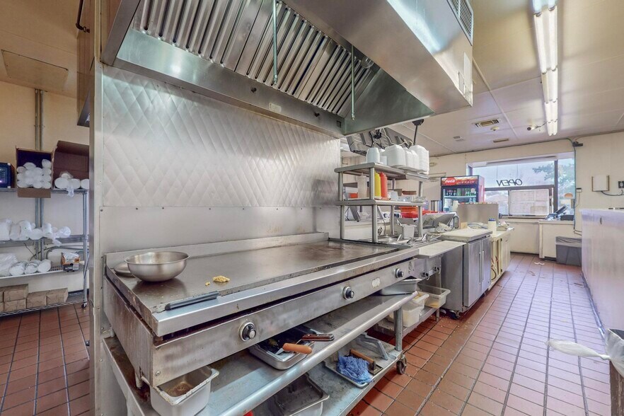 More Photos Of 2130-2301 Chelwood Park Blvd NE, Albuquerque Fast Food For Lease