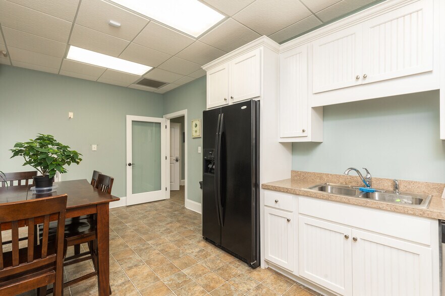 More Photos Of 3015 Dunes West Blvd, Mount Pleasant Office For Lease