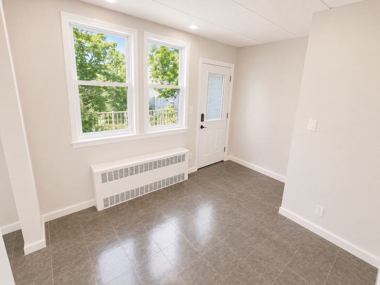 More Photos Of 238 Beach 20th St, Far Rockaway Medical For Lease