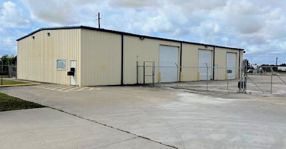 Primary Photo Of 433 N Navigation Blvd, Corpus Christi Manufacturing For Sale