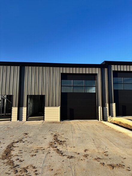 More Photos Of 12704 N 158th St, Bennington Light Distribution For Lease