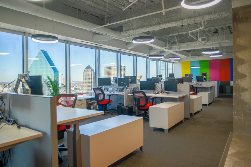 More Photos Of 901 Main St, Dallas Office For Lease
