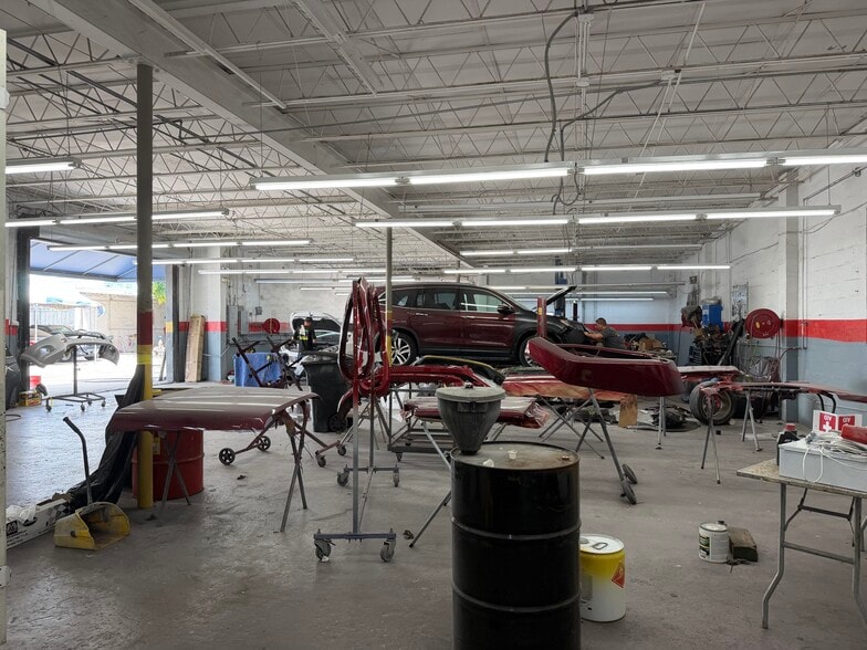More Photos Of 2760 NW 36 St & 2825 NW 35 ST st, Miami Flex For Lease