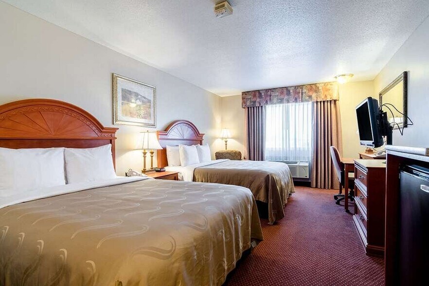More Photos Of 1420 W 3rd St, Alliance Hotel For Sale