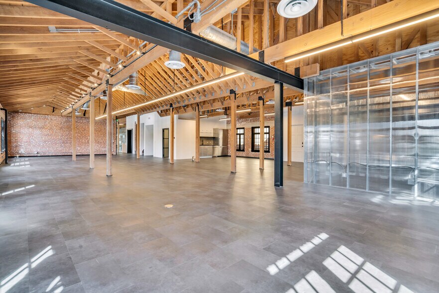 More Photos Of 400-412 Wilshire Blvd, Santa Monica Loft Creative Space For Lease