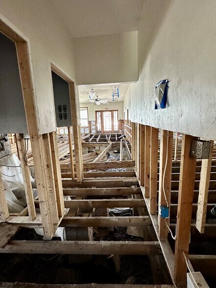 More Photos Of 490 2nd St, Cedar Key Office For Sale