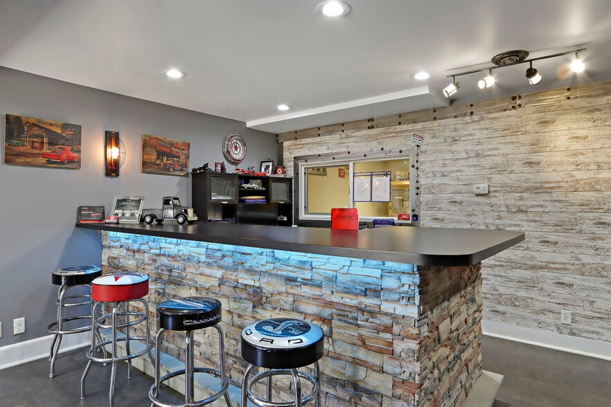 More Photos Of 1206 Washington Rd, Kenosha Auto Repair For Sale