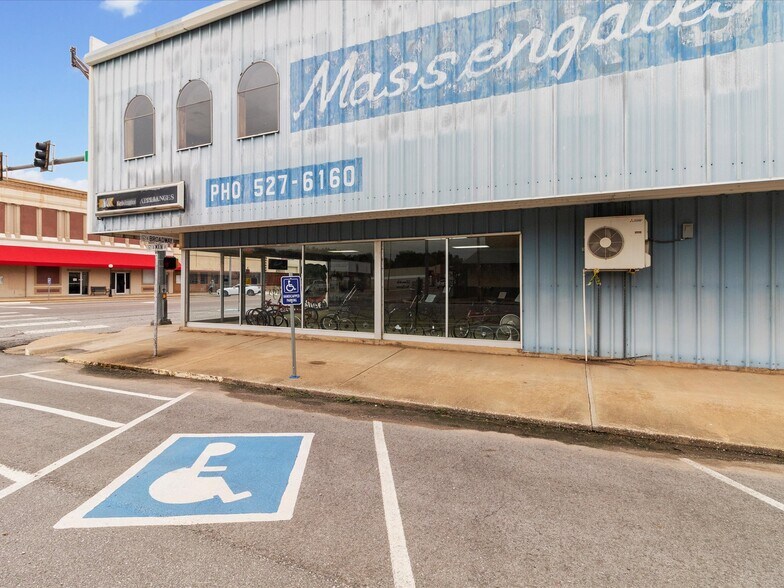 More Photos Of 100 E Broadway St, Lexington Storefront For Sale