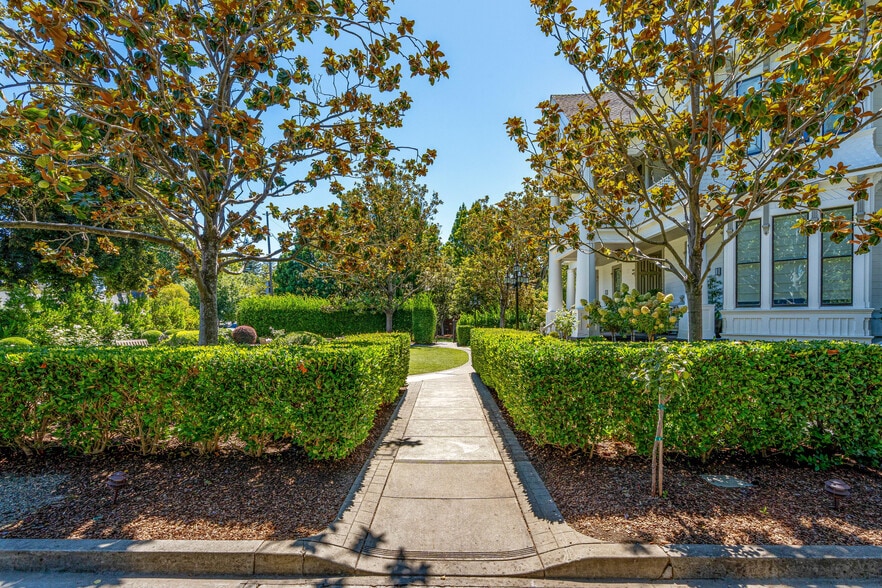 More Photos Of 443 Brown St, Napa Hotel For Sale
