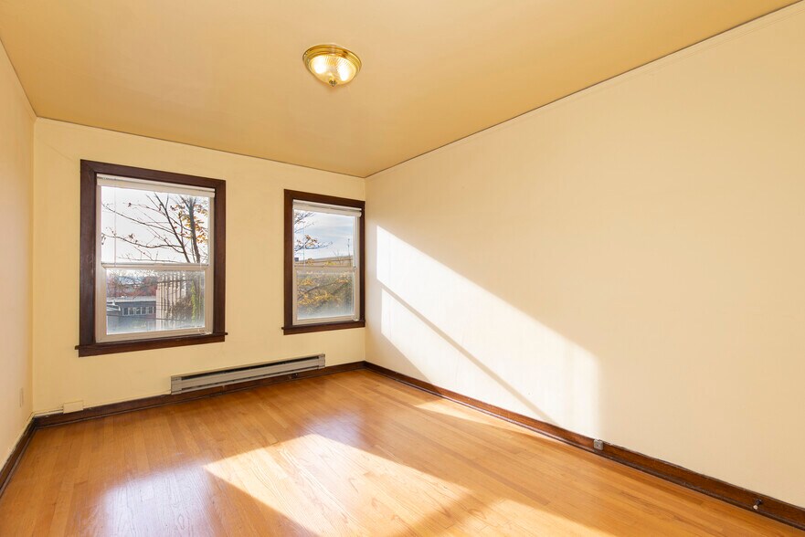 More Photos Of 16 Valley St, Seattle Apartments For Sale