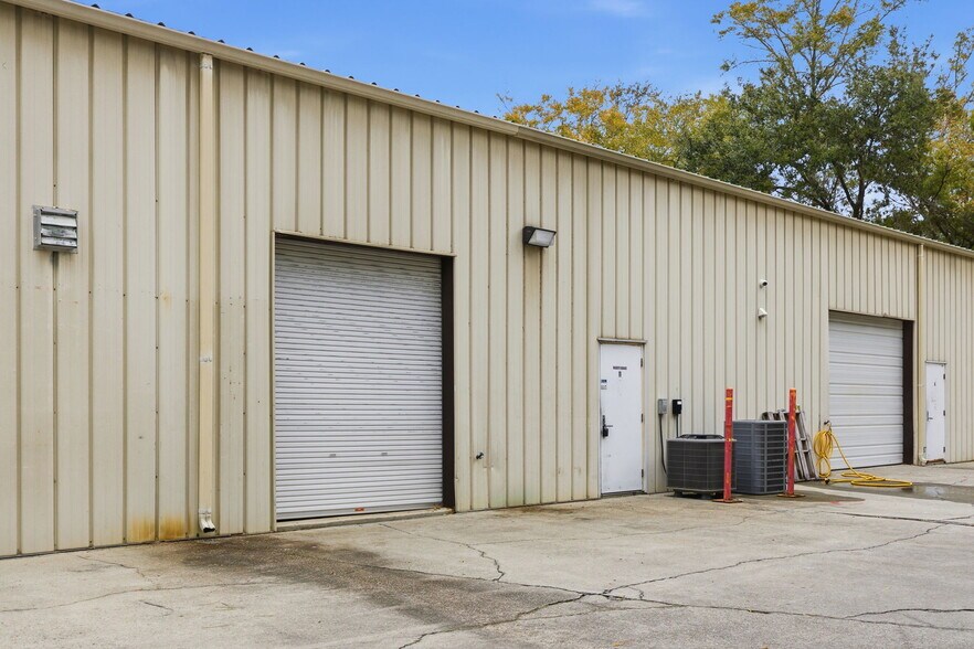 More Photos Of 136 Beach City Rd, Hilton Head Flex For Lease