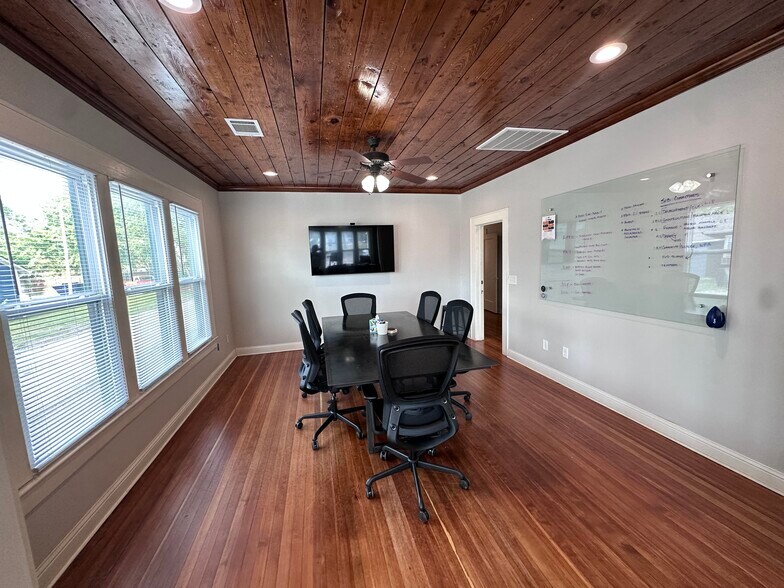 More Photos Of 517 Ferris Ave, Waxahachie Office For Lease