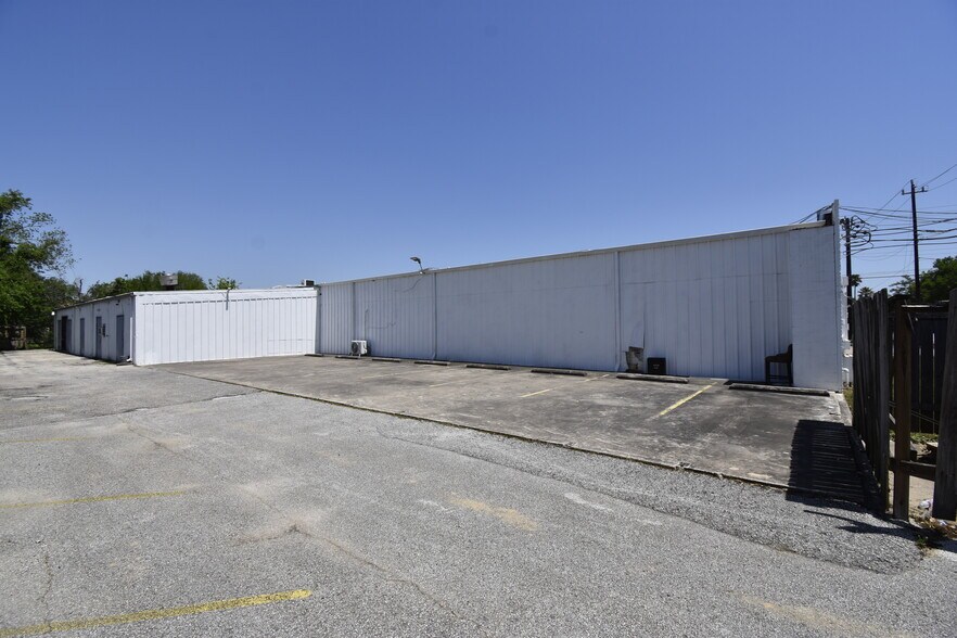 More Photos Of 550 FM 1959 Rd, Houston General Retail For Sale