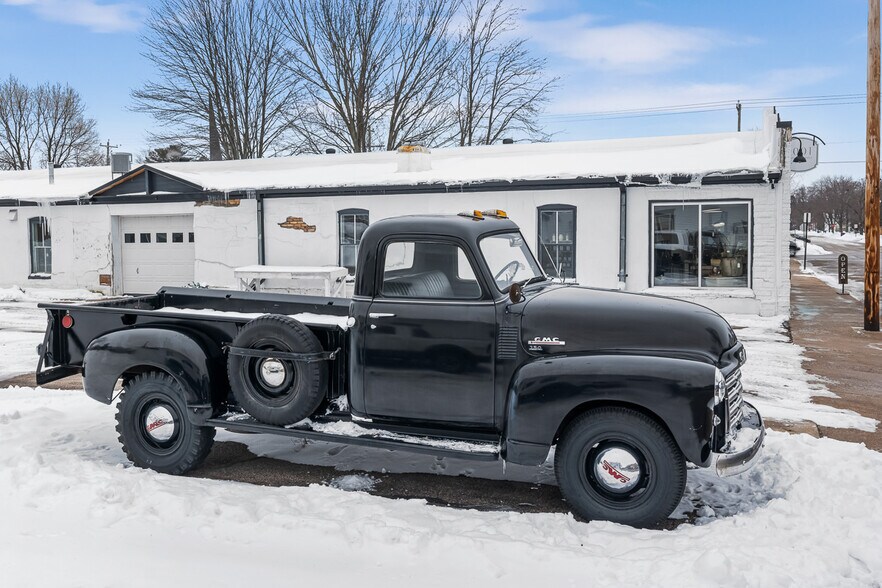 More Photos Of 219 Jefferson St, Waupaca Storefront Retail Office For Sale