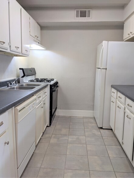 More Photos Of 704 E 22nd St, Houston Apartments For Sale