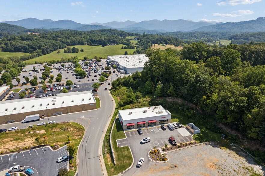More Photos Of 31 Berry Blvd, Franklin Freestanding For Sale