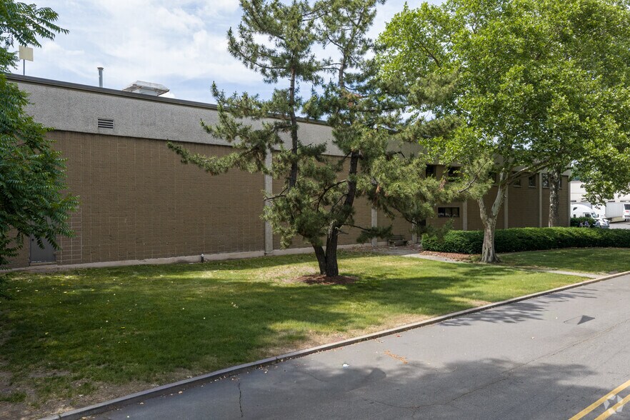 Primary Photo Of 1 Aquarium Dr, Secaucus Warehouse For Lease