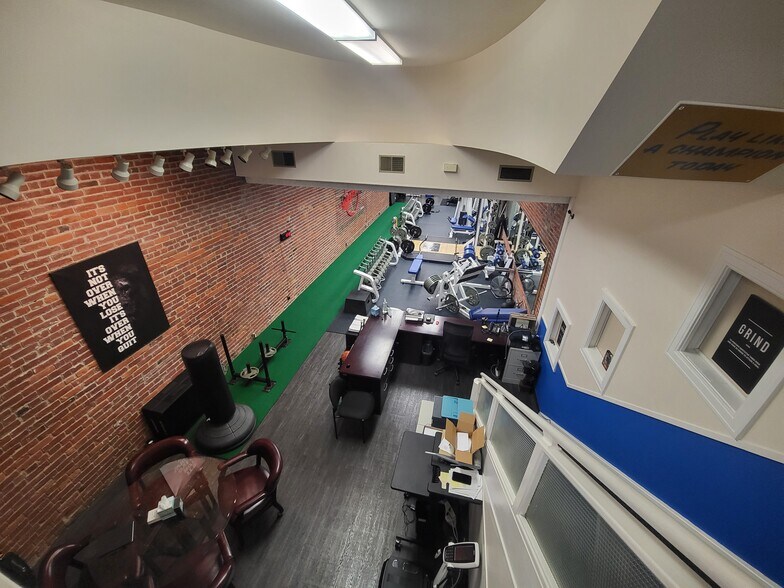More Photos Of 327 Main St, Evansville Storefront For Sale