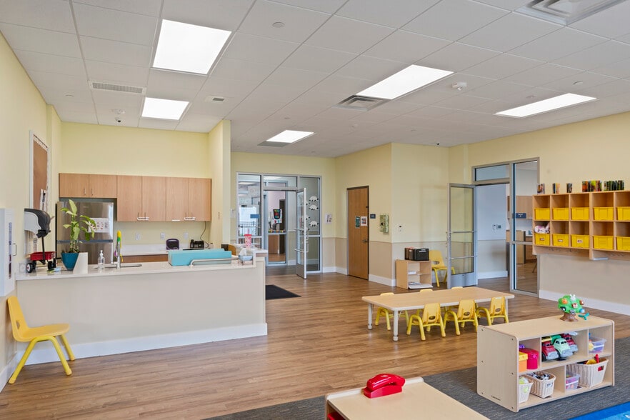 More Photos Of 42525 Tall Cedars Pkwy, Chantilly Schools For Lease
