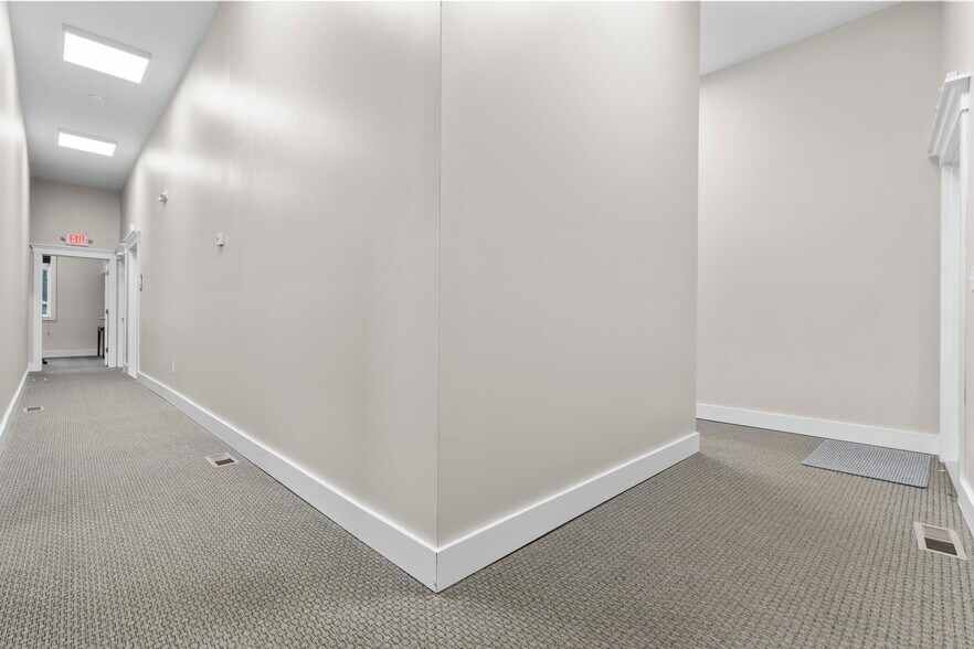 More Photos Of 698 Main St, Branford Office For Sale